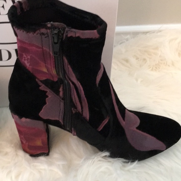 LAST PAIR! Steve Madden Emison Velvet Booties - Picture 2 of 7